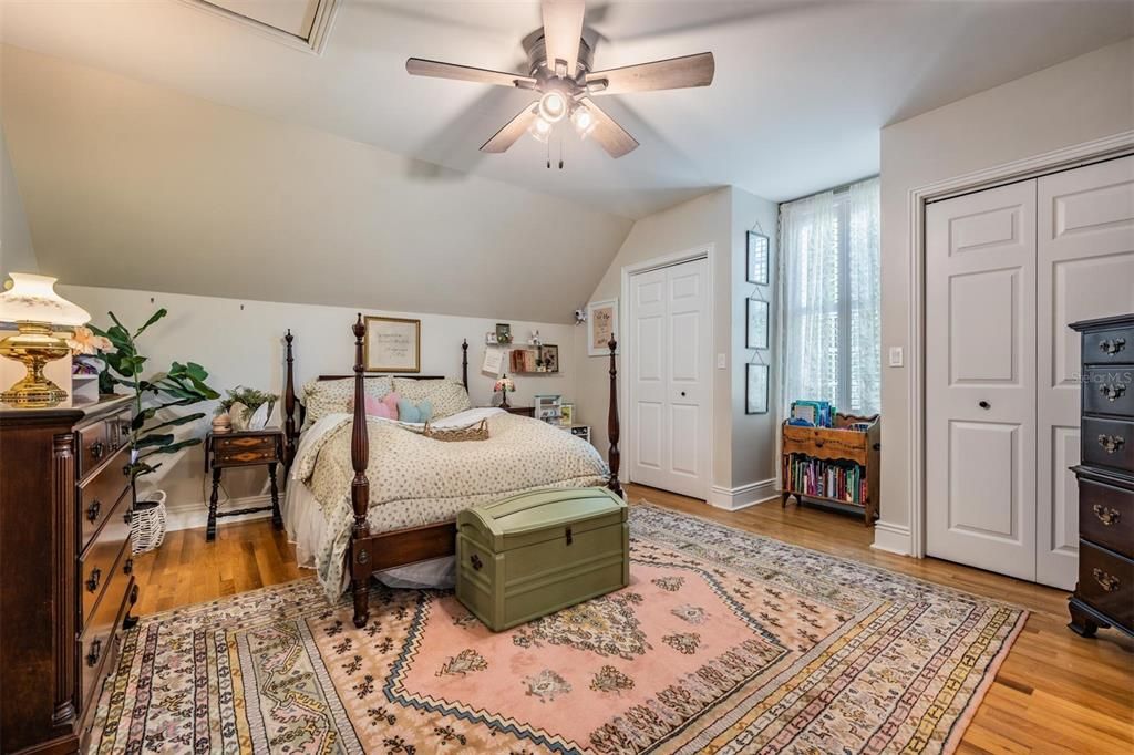 For Sale: $1,400,000 (4 beds, 3 baths, 2677 Square Feet)