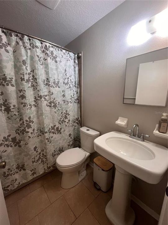 Под контрактом: $192,999 (3 спален, 1 ванн, 972 Квадратных фут)