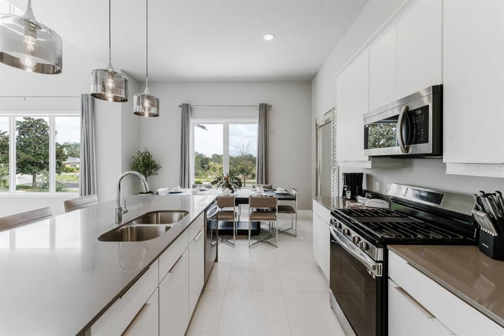 В аренду: $3,900 (5 спален, 4 ванн, 2630 Квадратных фут)