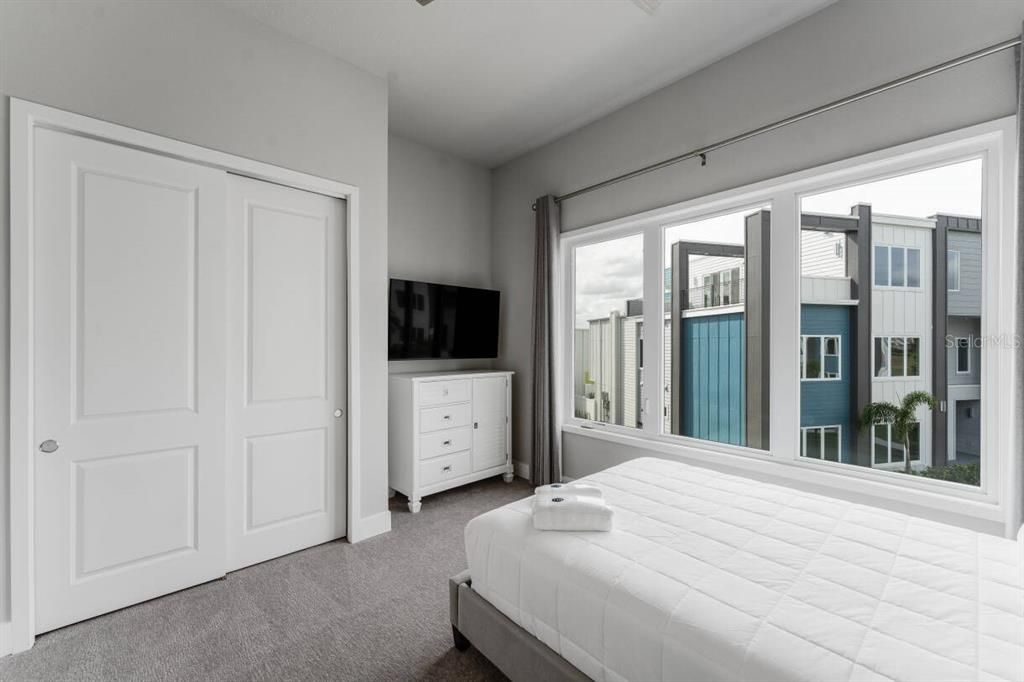 В аренду: $3,900 (5 спален, 4 ванн, 2630 Квадратных фут)