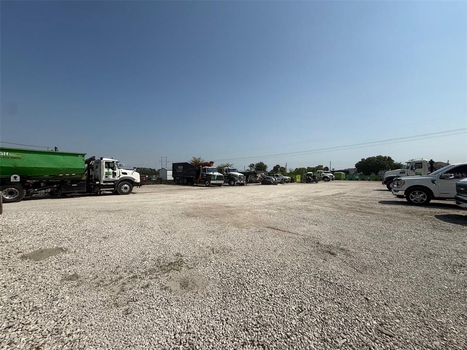 На продажу: $950,000 (0.93 acres)