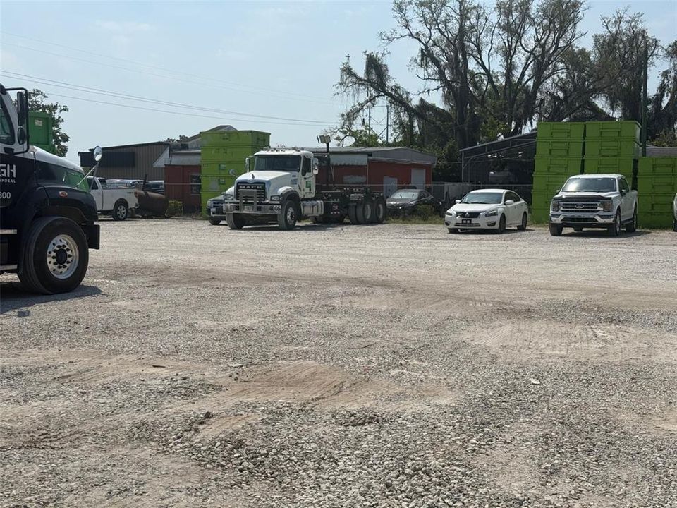 На продажу: $950,000 (0.93 acres)