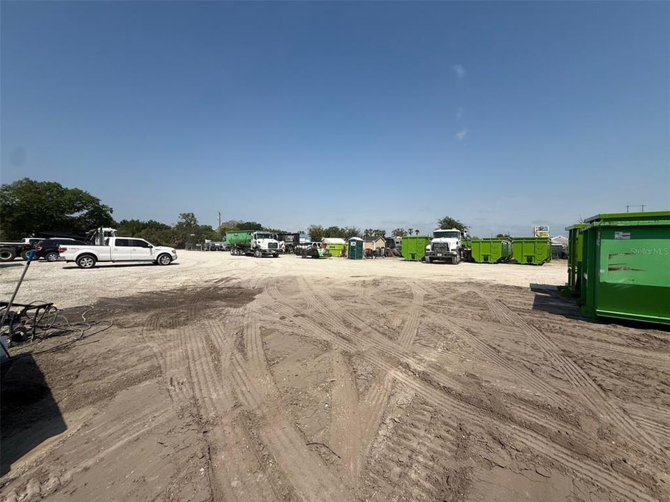 На продажу: $950,000 (0.93 acres)