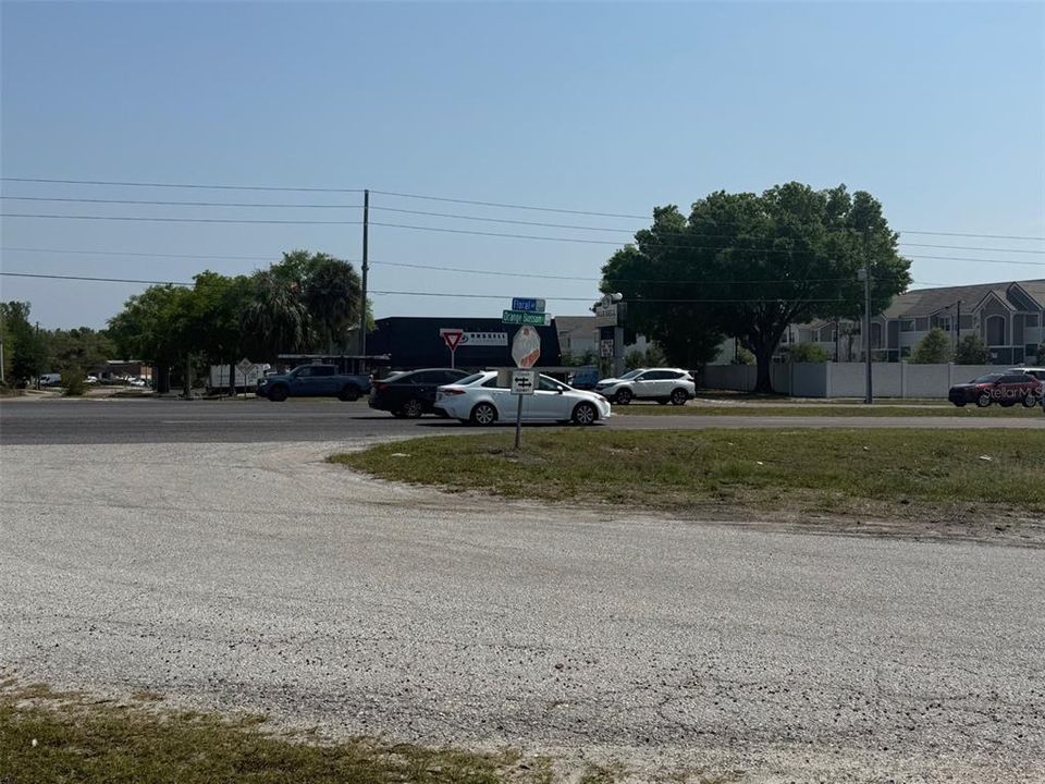 На продажу: $950,000 (0.93 acres)