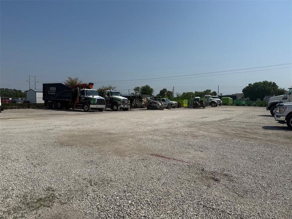 На продажу: $950,000 (0.93 acres)