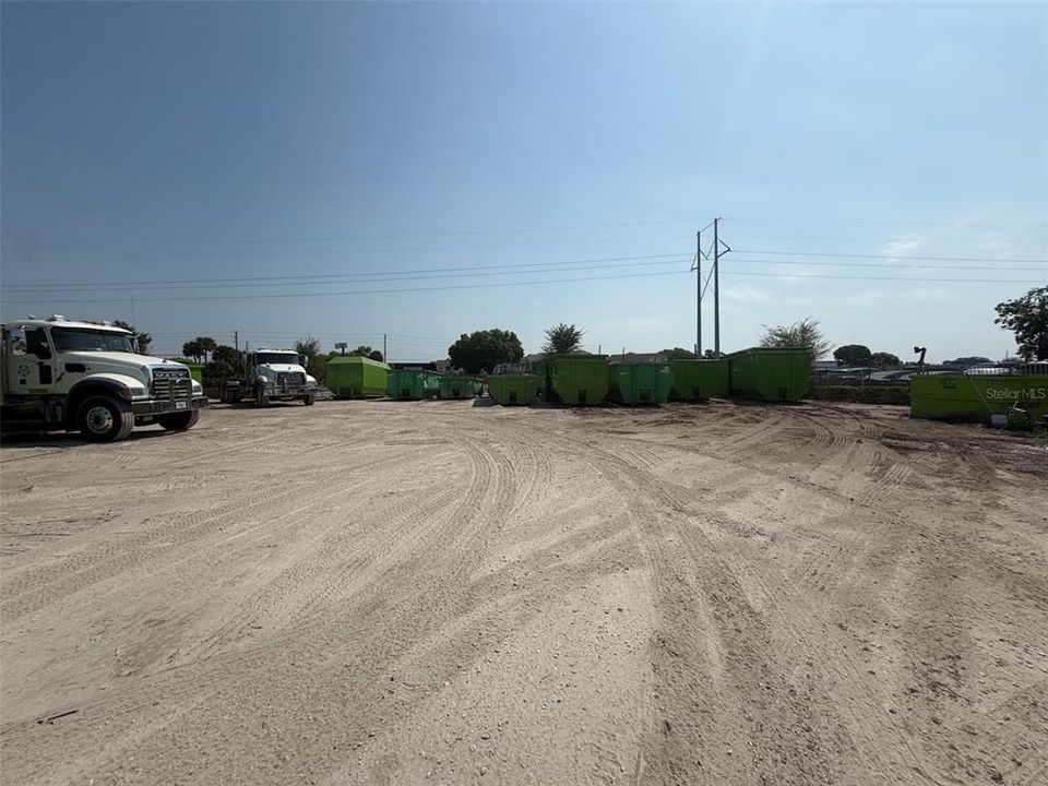 На продажу: $950,000 (0.93 acres)