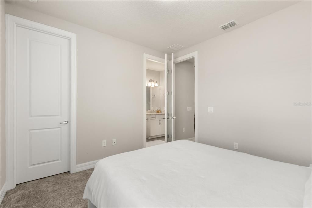 En Venta: $980,000 (3 camas, 3 baños, 2802 Pies cuadrados)