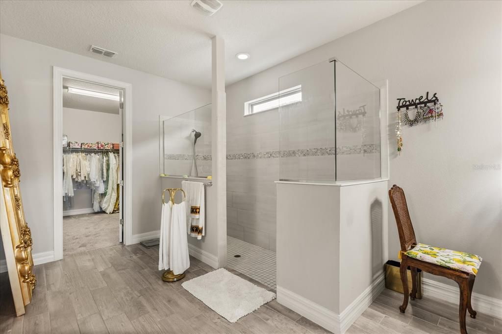 En Venta: $980,000 (3 camas, 3 baños, 2802 Pies cuadrados)