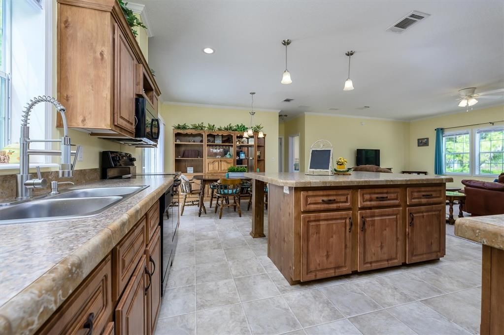 En Venta: $749,900 (3 camas, 2 baños, 1612 Pies cuadrados)