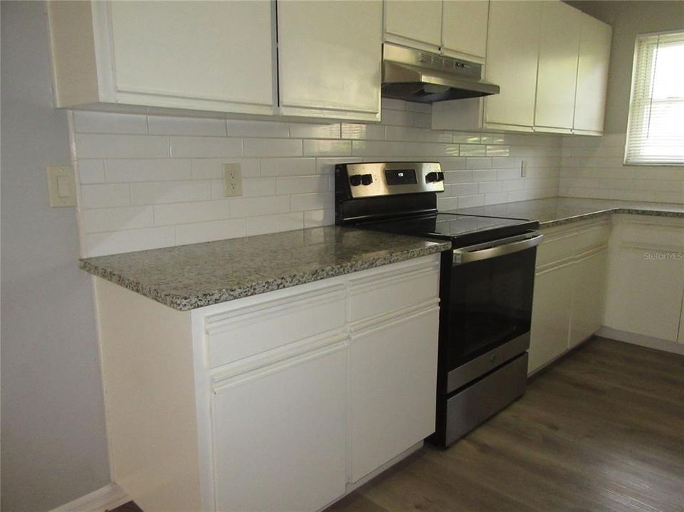 Active With Contract: $289,900 (3 beds, 2 baths, 2090 Square Feet)