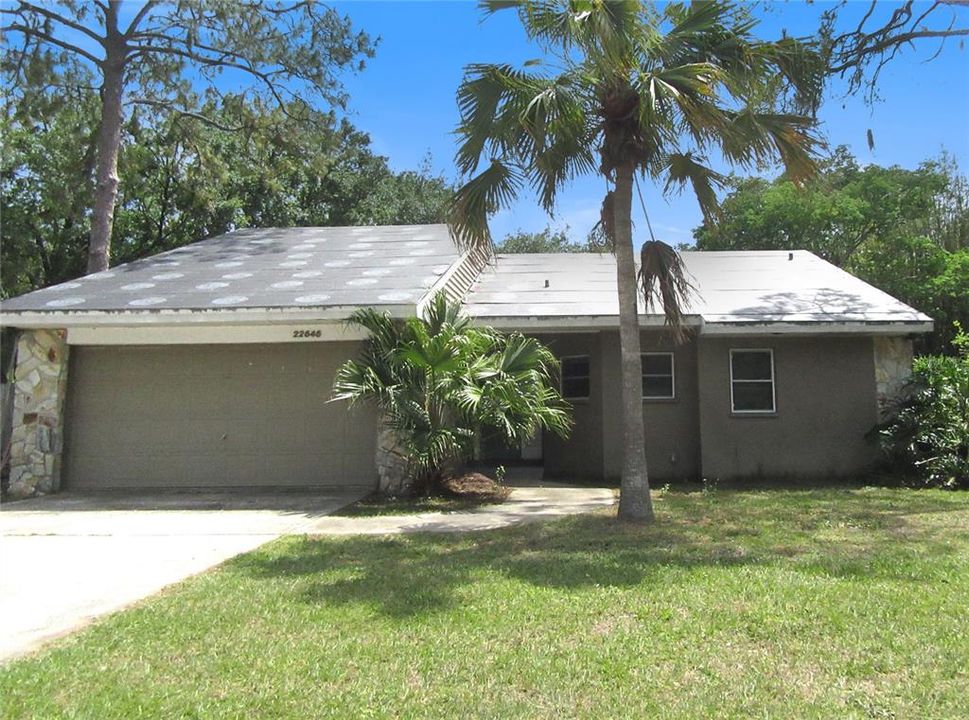 Active With Contract: $289,900 (3 beds, 2 baths, 2090 Square Feet)