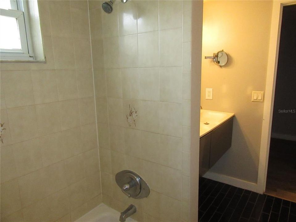 Active With Contract: $289,900 (3 beds, 2 baths, 2090 Square Feet)