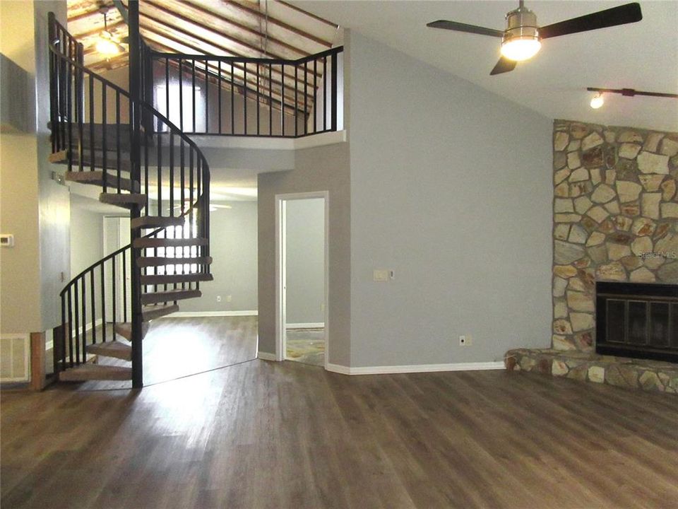 Active With Contract: $289,900 (3 beds, 2 baths, 2090 Square Feet)
