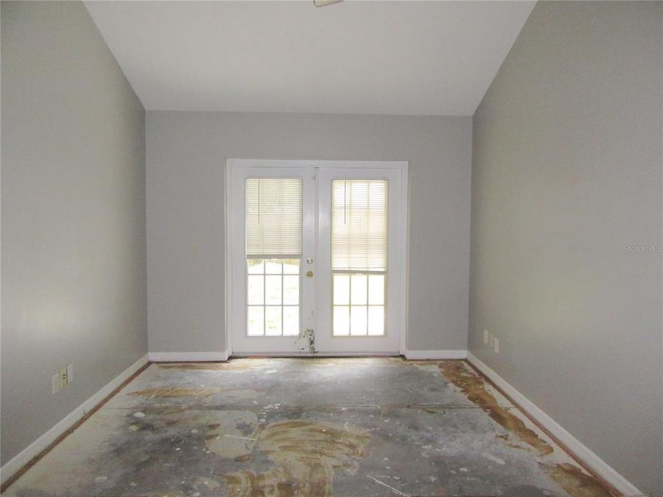 Active With Contract: $289,900 (3 beds, 2 baths, 2090 Square Feet)