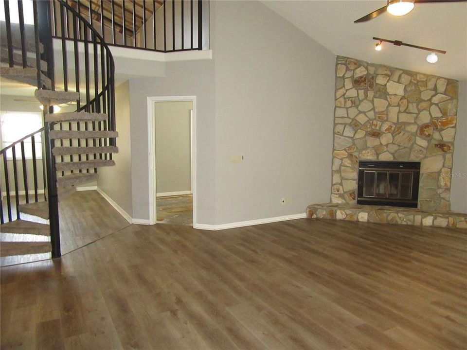 Active With Contract: $289,900 (3 beds, 2 baths, 2090 Square Feet)