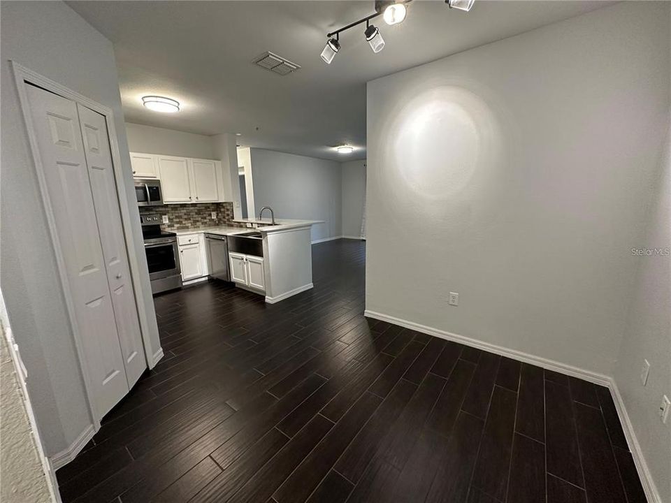 Active With Contract: $1,799 (3 beds, 2 baths, 1195 Square Feet)