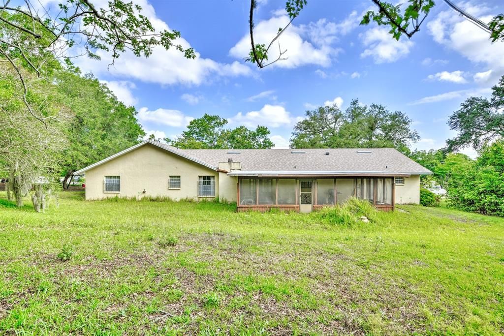 For Sale: $370,000 (3 beds, 3 baths, 2443 Square Feet)