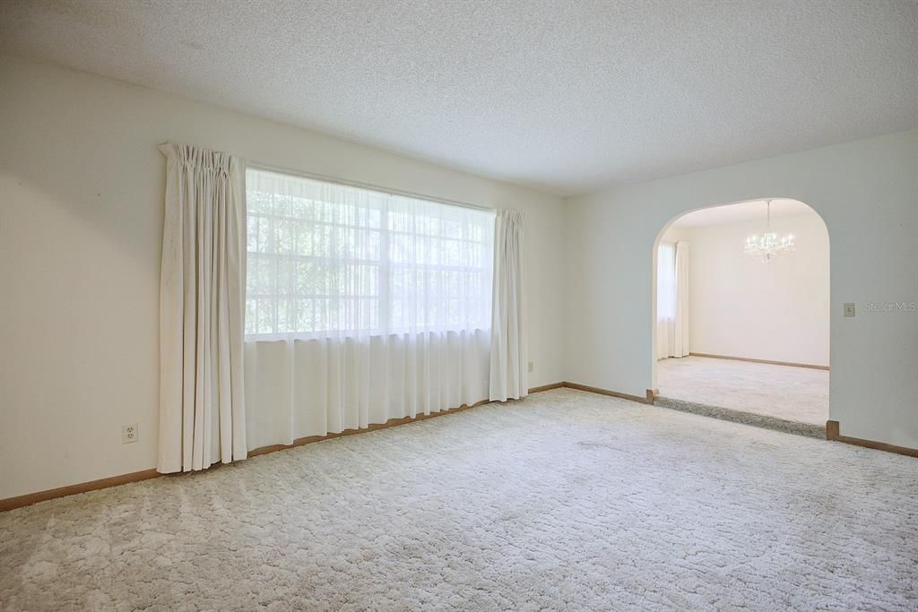 For Sale: $370,000 (3 beds, 3 baths, 2443 Square Feet)