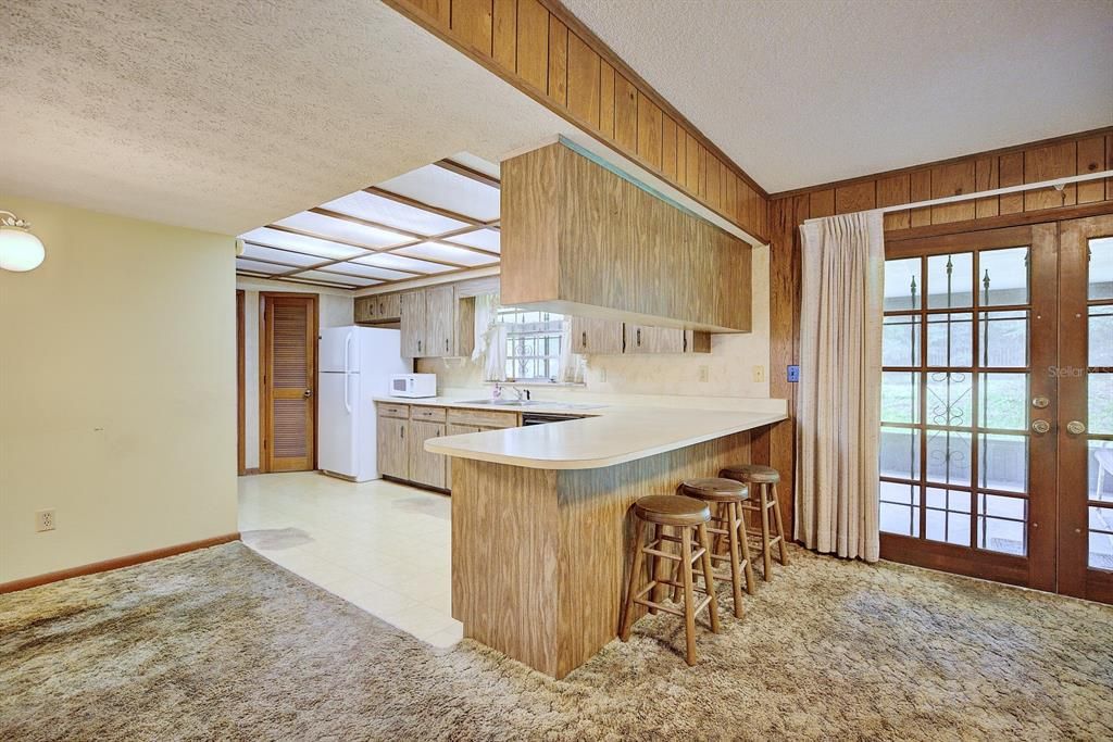 For Sale: $370,000 (3 beds, 3 baths, 2443 Square Feet)