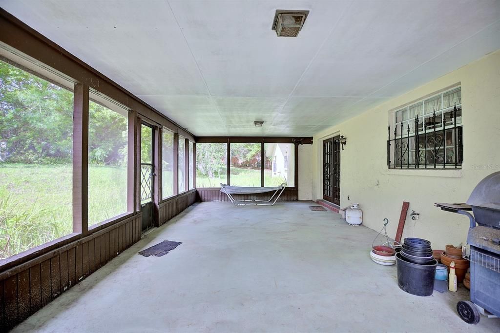 For Sale: $370,000 (3 beds, 3 baths, 2443 Square Feet)