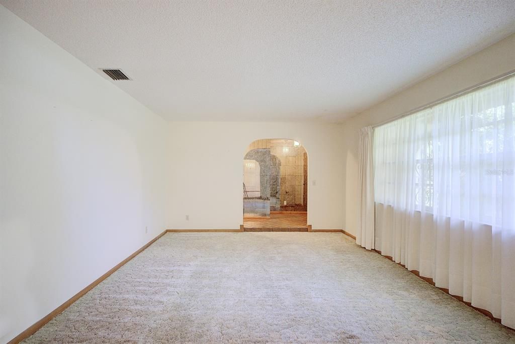 For Sale: $370,000 (3 beds, 3 baths, 2443 Square Feet)