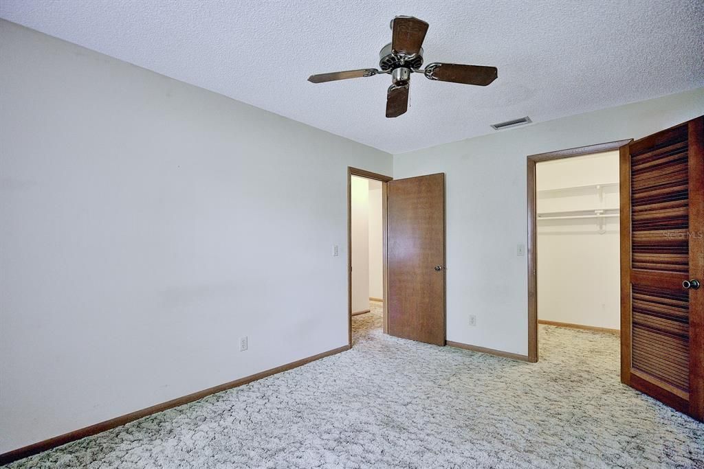 For Sale: $370,000 (3 beds, 3 baths, 2443 Square Feet)