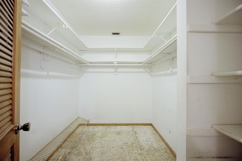 For Sale: $370,000 (3 beds, 3 baths, 2443 Square Feet)