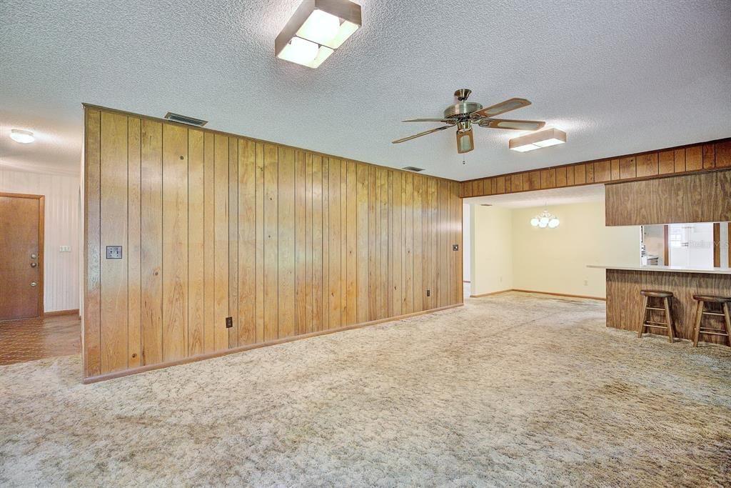 For Sale: $370,000 (3 beds, 3 baths, 2443 Square Feet)