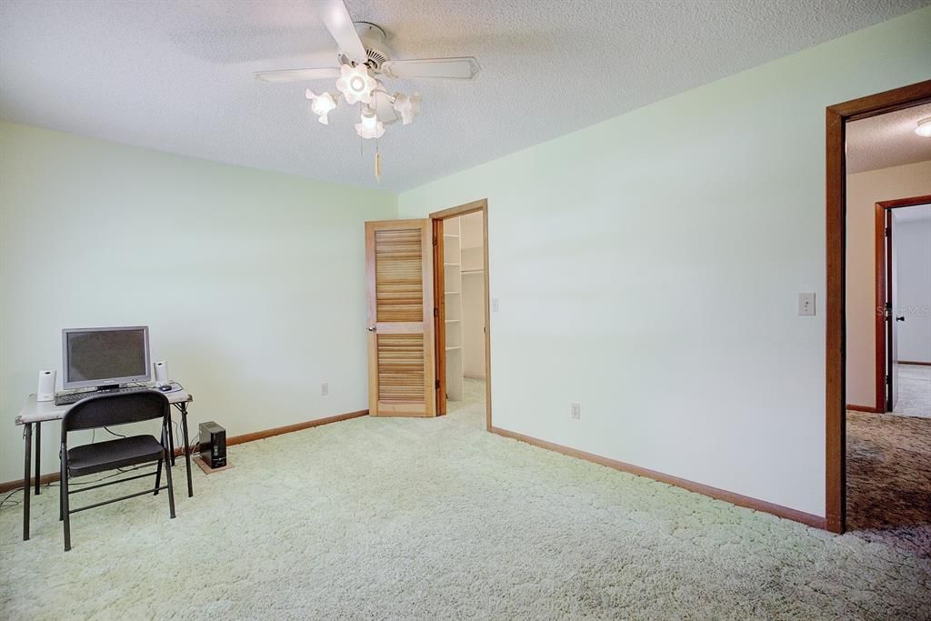 For Sale: $370,000 (3 beds, 3 baths, 2443 Square Feet)