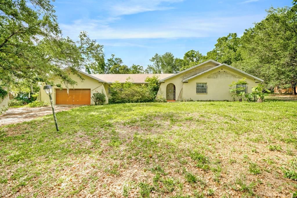 For Sale: $370,000 (3 beds, 3 baths, 2443 Square Feet)