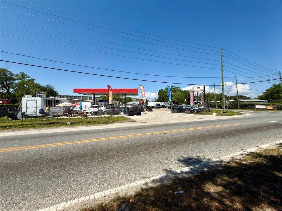 На продажу: $1,200,000 (0.65 acres)