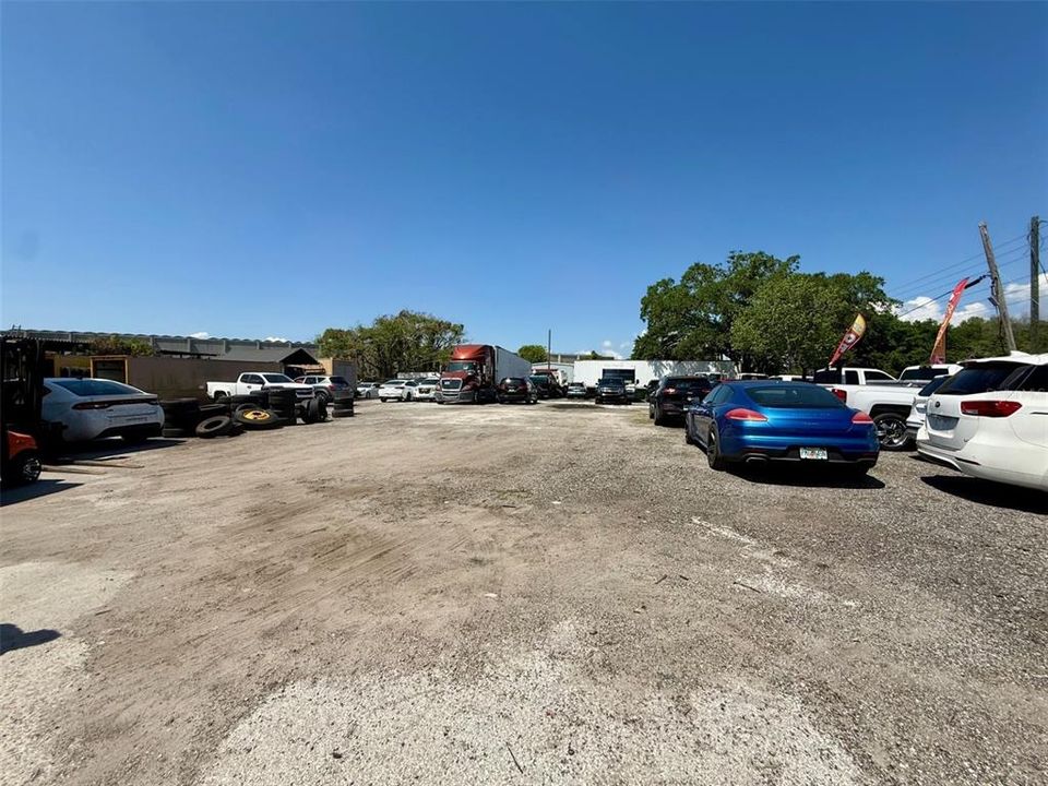 На продажу: $1,200,000 (0.65 acres)