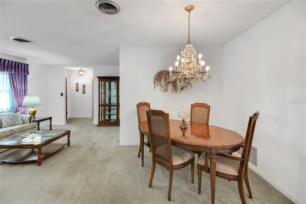 Activo con contrato: $272,900 (3 camas, 2 baños, 1600 Pies cuadrados)