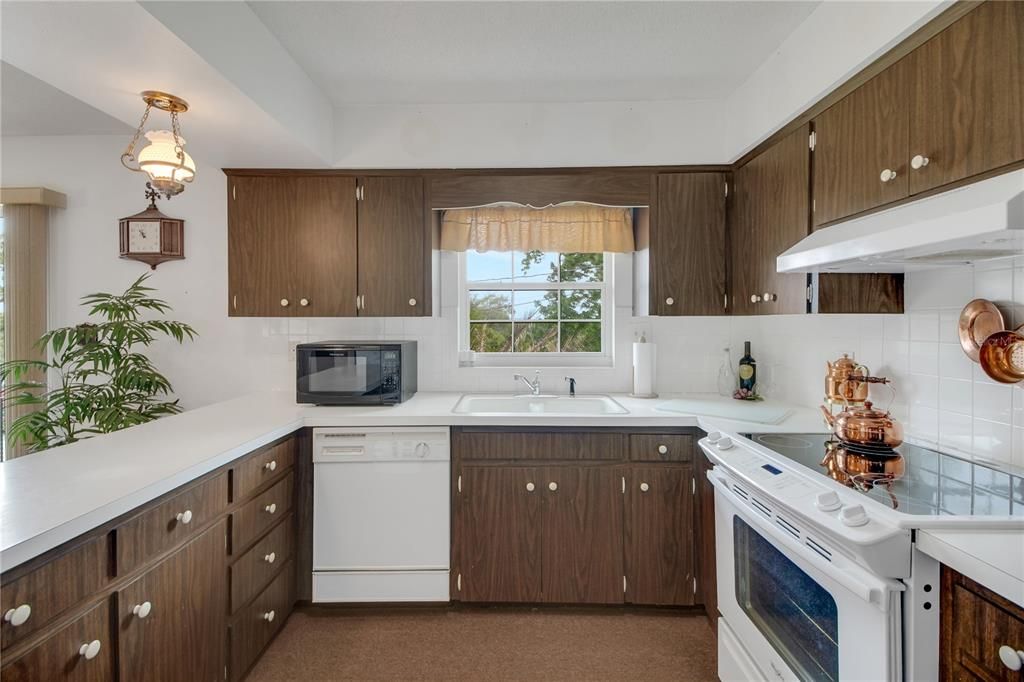 Activo con contrato: $272,900 (3 camas, 2 baños, 1600 Pies cuadrados)
