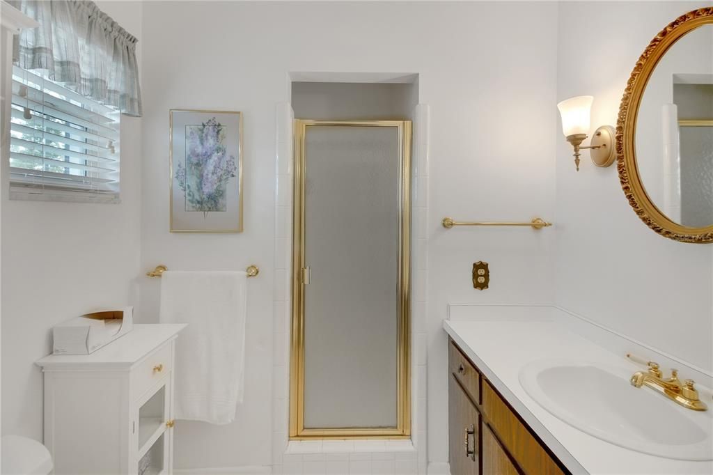 Activo con contrato: $272,900 (3 camas, 2 baños, 1600 Pies cuadrados)