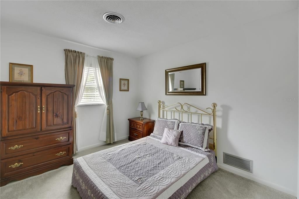 Activo con contrato: $272,900 (3 camas, 2 baños, 1600 Pies cuadrados)
