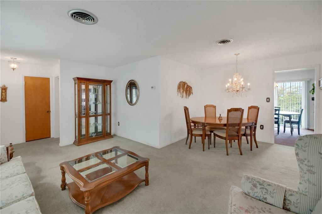 Activo con contrato: $272,900 (3 camas, 2 baños, 1600 Pies cuadrados)