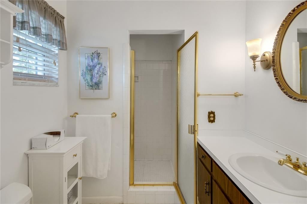 Activo con contrato: $272,900 (3 camas, 2 baños, 1600 Pies cuadrados)