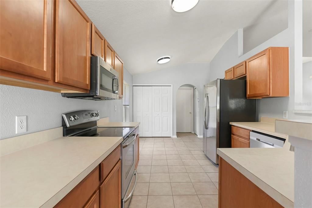 Activo con contrato: $359,000 (3 camas, 2 baños, 1612 Pies cuadrados)