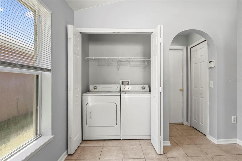 Activo con contrato: $359,000 (3 camas, 2 baños, 1612 Pies cuadrados)