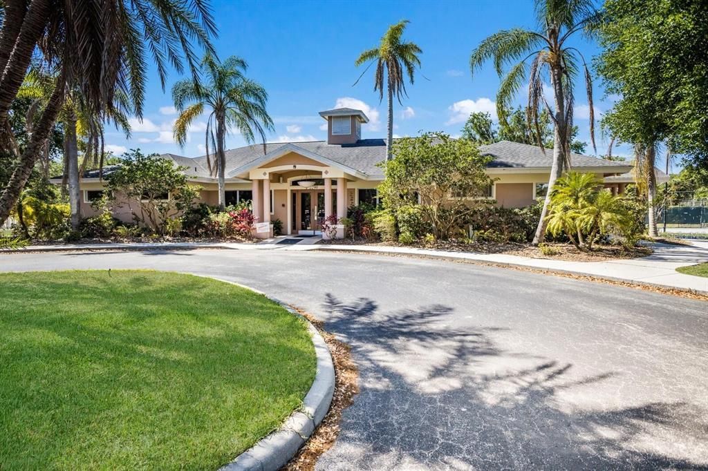 Activo con contrato: $875,000 (4 camas, 3 baños, 3026 Pies cuadrados)