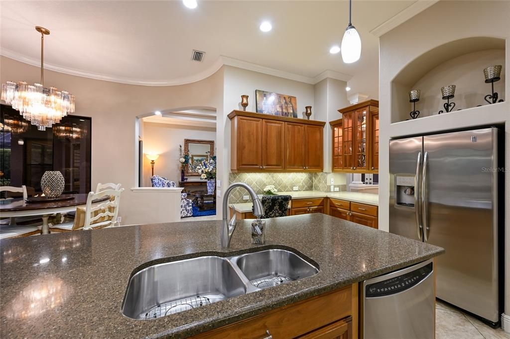 Activo con contrato: $875,000 (4 camas, 3 baños, 3026 Pies cuadrados)