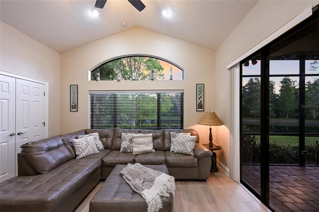 Activo con contrato: $875,000 (4 camas, 3 baños, 3026 Pies cuadrados)