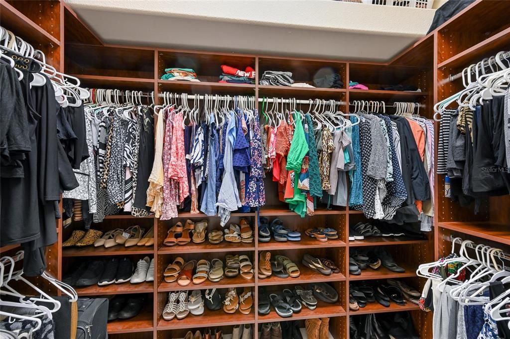 Activo con contrato: $875,000 (4 camas, 3 baños, 3026 Pies cuadrados)