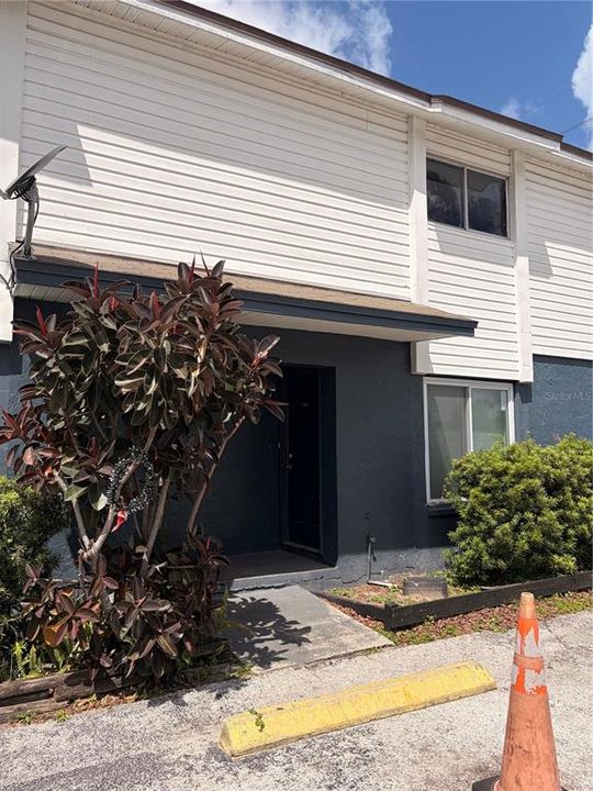 For Sale: $150,000 (2 beds, 1 baths, 936 Square Feet)