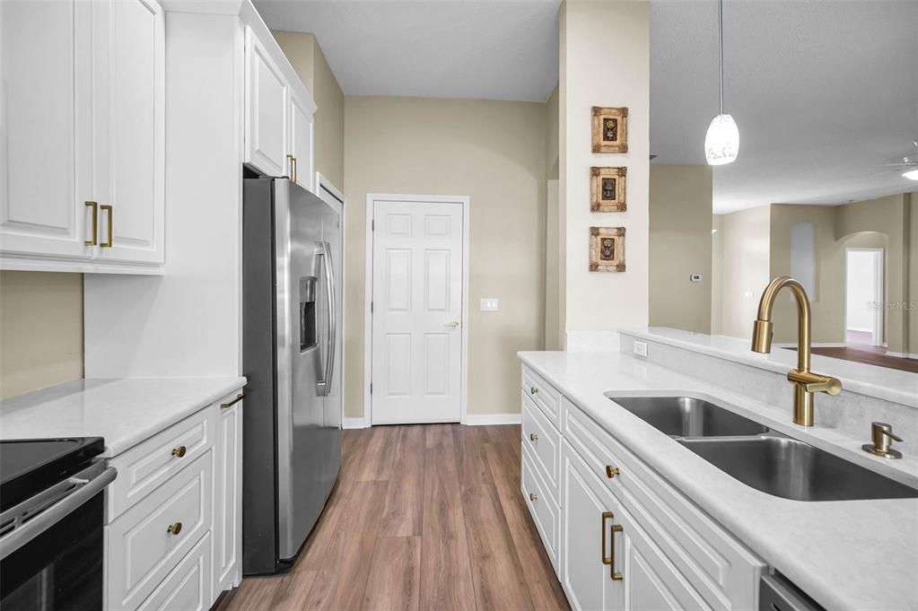 For Sale: $360,000 (2 beds, 2 baths, 1900 Square Feet)