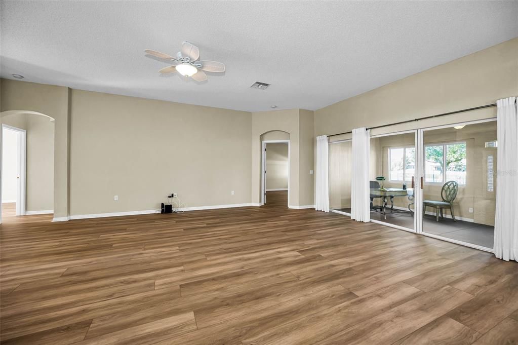 For Sale: $360,000 (2 beds, 2 baths, 1900 Square Feet)