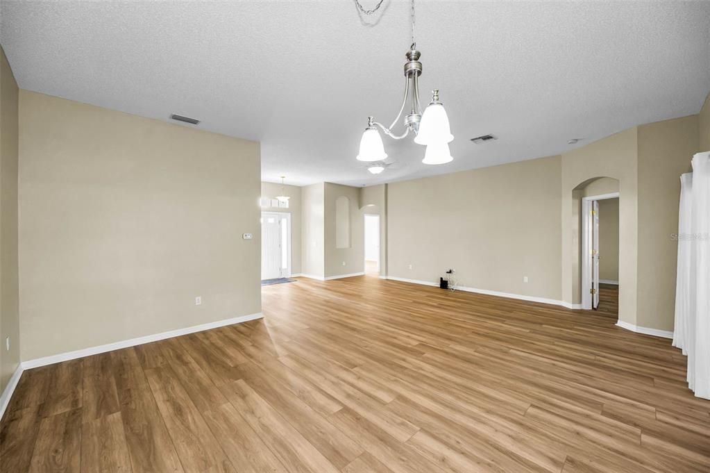 For Sale: $360,000 (2 beds, 2 baths, 1900 Square Feet)