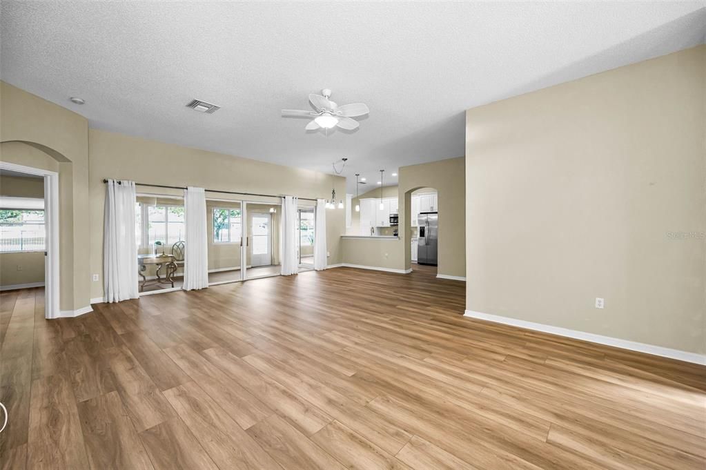 For Sale: $360,000 (2 beds, 2 baths, 1900 Square Feet)