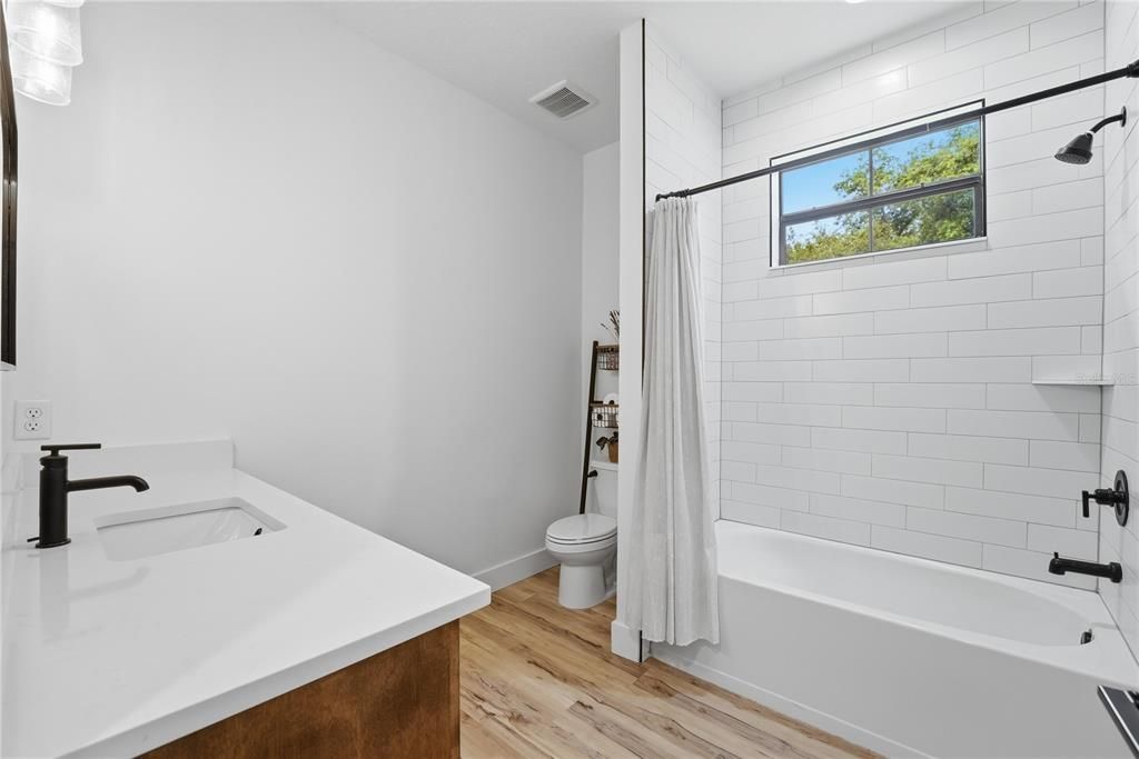 En Venta: $779,000 (5 camas, 3 baños, 2621 Pies cuadrados)
